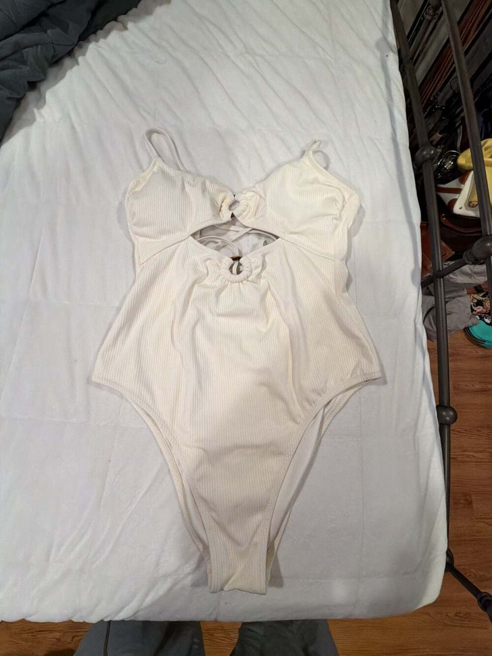 Shade & Shore One-Piece Swimsuit Size L White Ribbed Ring Front